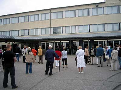 Mäntsälän Kotiseutupolkujen avajaiset pidettiin Ehnroosin koulun kentällä 23.7.2007. Samalla paikalla pidettiin Seuran perustamistilaisuus tasan 40 vuotta sitten.