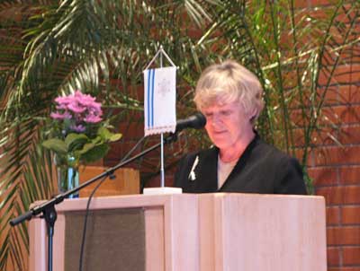 Ministeri Elisabeth Rehn piti lämminhenkisen juhlapuheen omaa lapsuuden aikaista Mäntsälää muistellen.